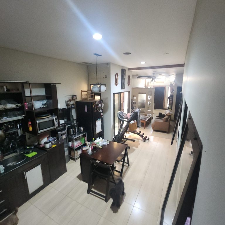 Dijual Rumah Taman Surya 5 kt .2 km + Carport - Titip Jual
